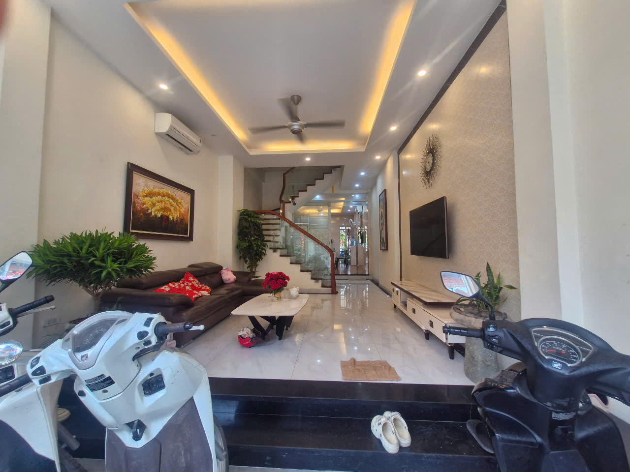 Bán nhà MẶT PHỐ Bùi Xương Trạch, THANH XUÂN – 70M² x 4 TẦNG, sau nhà là hồ - 23 tỷ. - Ảnh 1